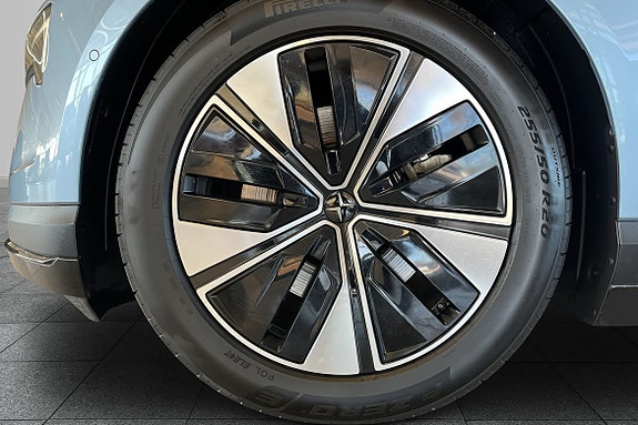 Polestar 4 8 of 18