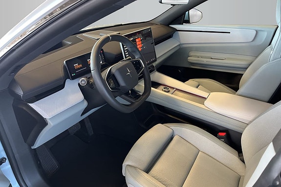 Polestar 4 10 of 18