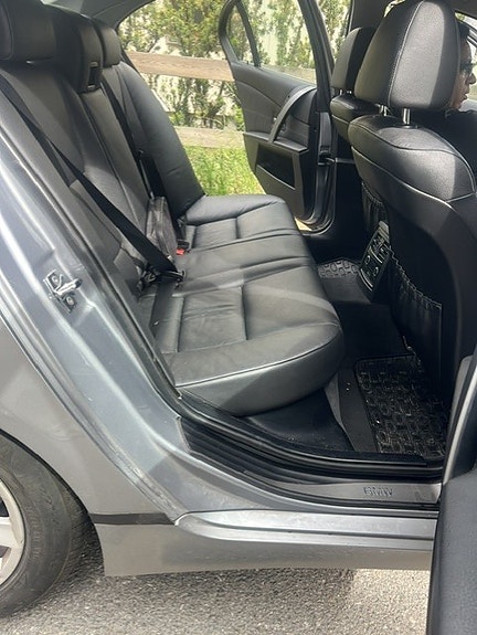 BMW 523i 9 of 11