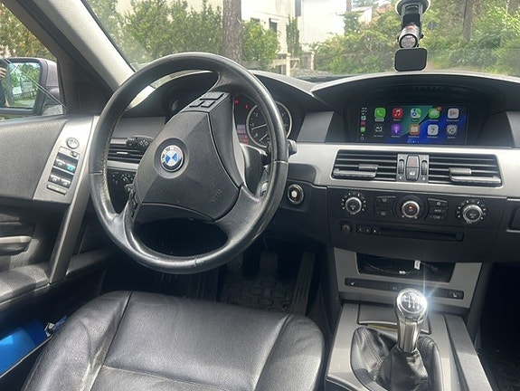 BMW 523i 3 of 5