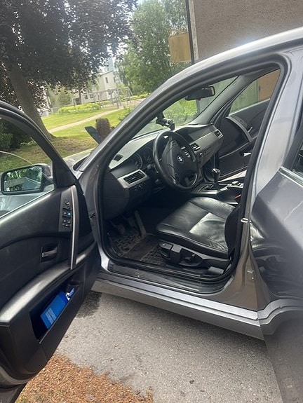 BMW 523i 8 of 11