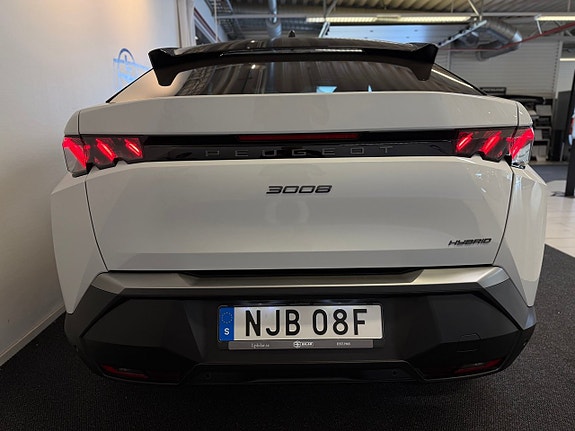 Peugeot 3008 2 of 5
