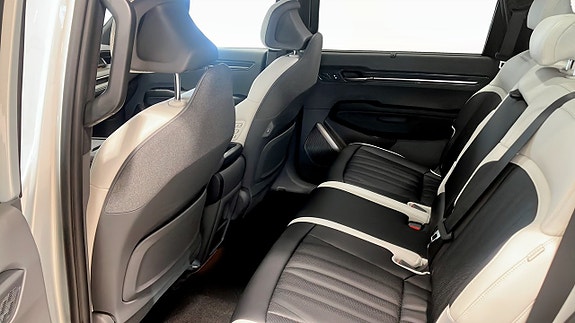 Kia EV9 9 of 12