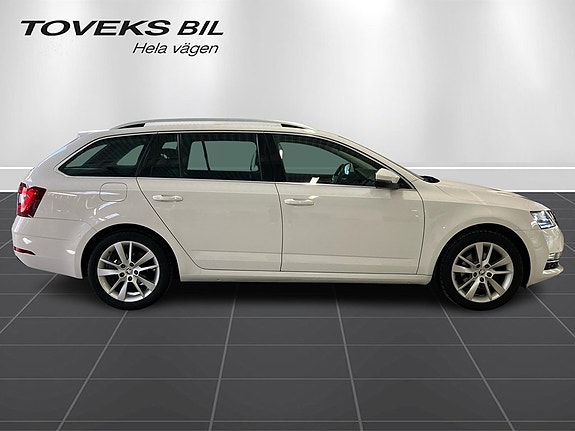 Skoda Octavia 2 of 5