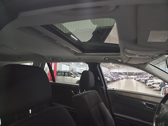 Mercedes-Benz E220 5 of 5