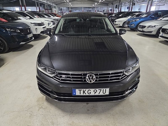 Volkswagen Passat 2 of 5