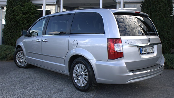 Lancia Voyager 4 of 5