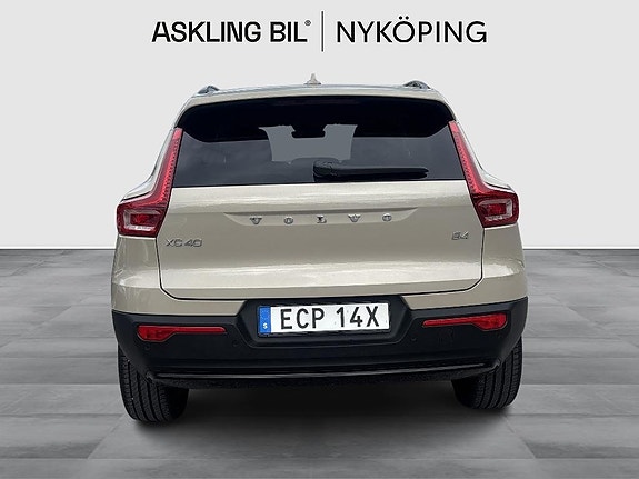 Volvo XC40 4 of 5