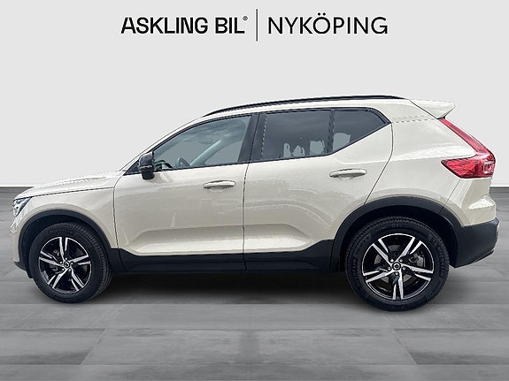 Volvo XC40 3 of 5