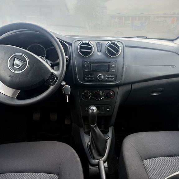 Dacia Sandero 10 of 11