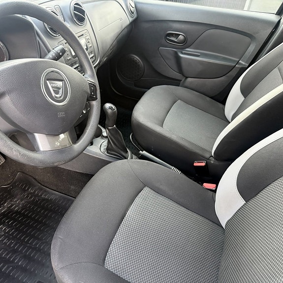 Dacia Sandero 9 of 11