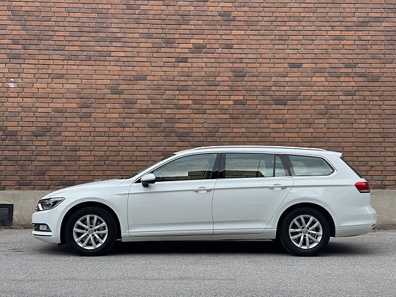 Volkswagen Passat 2 of 5
