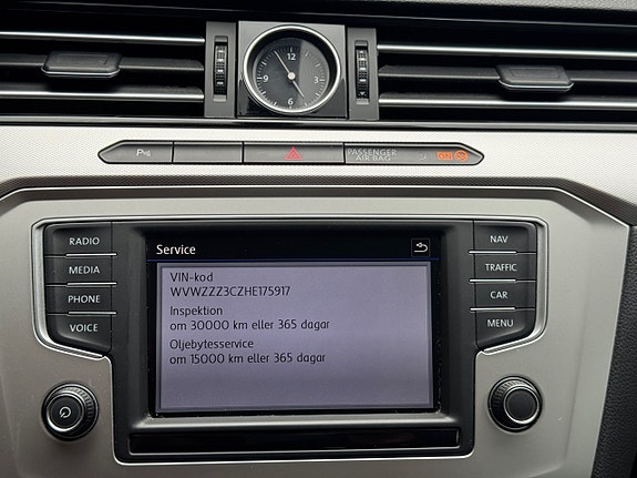 Volkswagen Passat 22 of 25