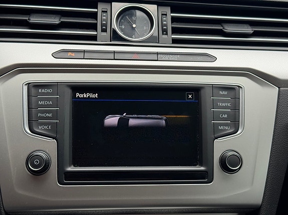 Volkswagen Passat 19 of 25