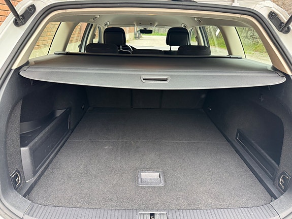 Volkswagen Passat 14 of 25