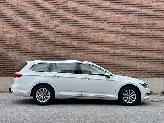 Volkswagen Passat 6 of 25
