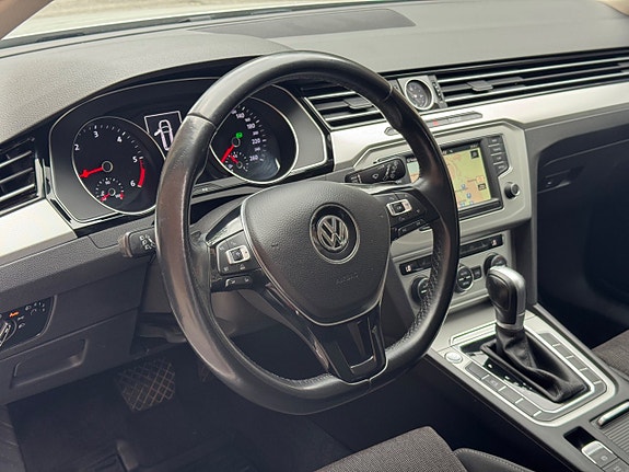 Volkswagen Passat 9 of 25