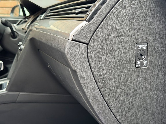 Volkswagen Passat 24 of 25