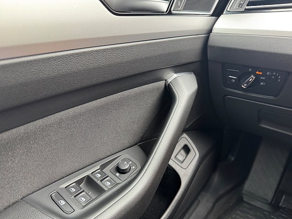 Volkswagen Passat 23 of 25