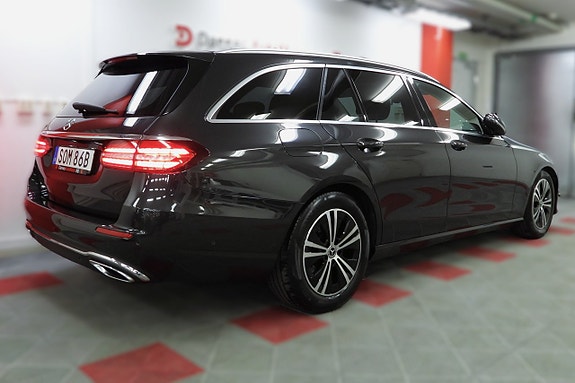 Mercedes-Benz E220 9 of 30