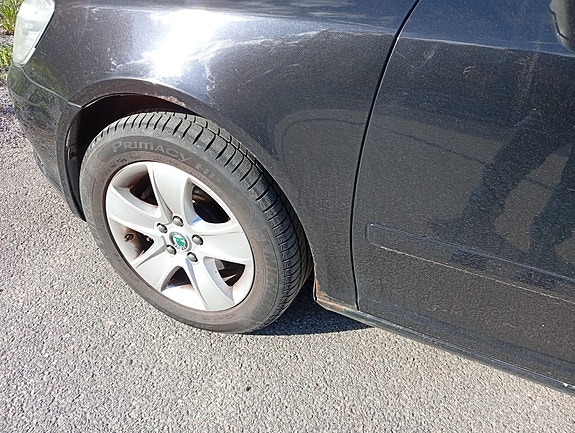 Skoda Octavia 2 of 5