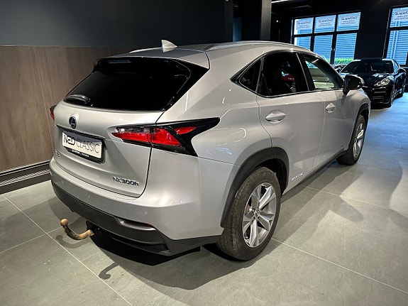 Lexus NX300h 3 of 5