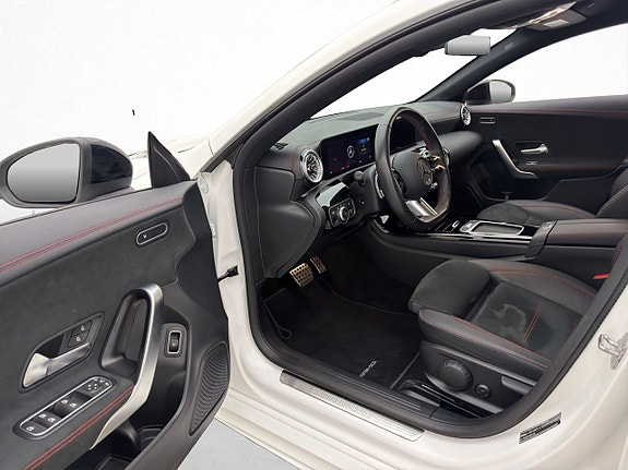Mercedes-Benz CLA200 9 of 30