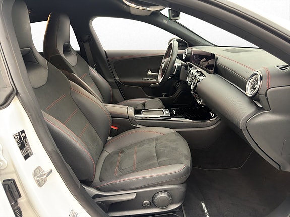 Mercedes-Benz CLA200 27 of 30