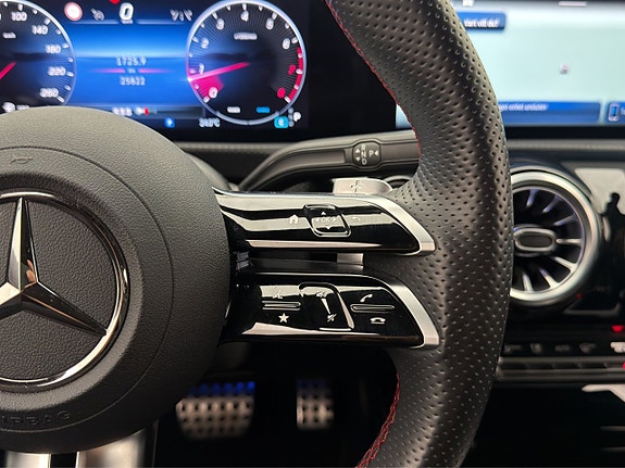 Mercedes-Benz CLA200 13 of 30
