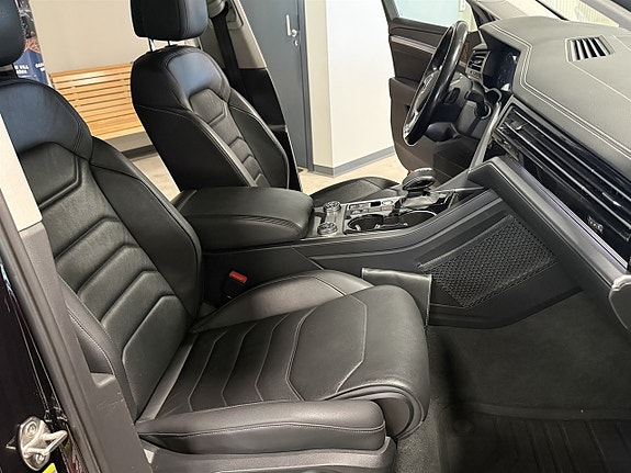 Volkswagen Touareg 8 of 14