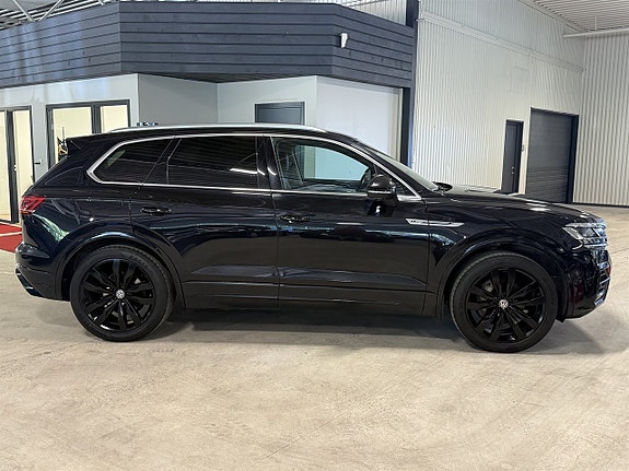 Volkswagen Touareg 3 of 5