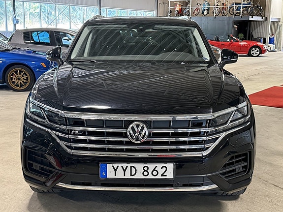 Volkswagen Touareg 2 of 5