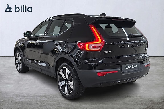 Volvo XC40 2 of 5
