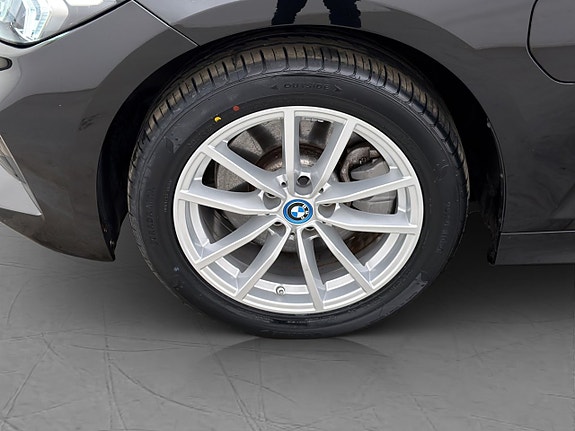 BMW 330e 28 of 30