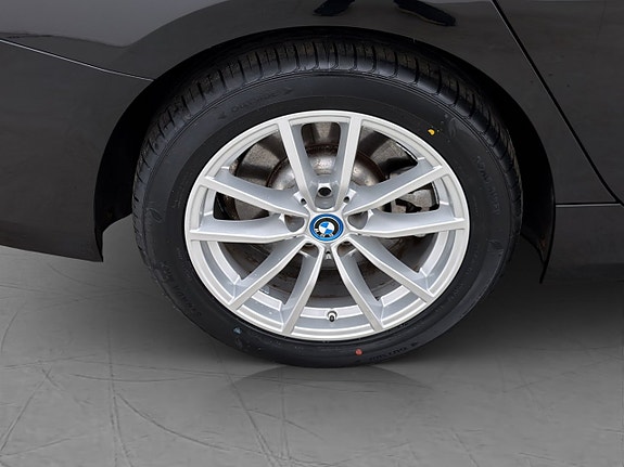 BMW 330e 30 of 30