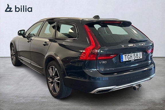 Volvo V90 Cross Country 2 of 5