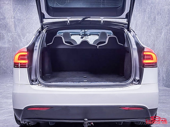 Tesla Model X 17 of 27