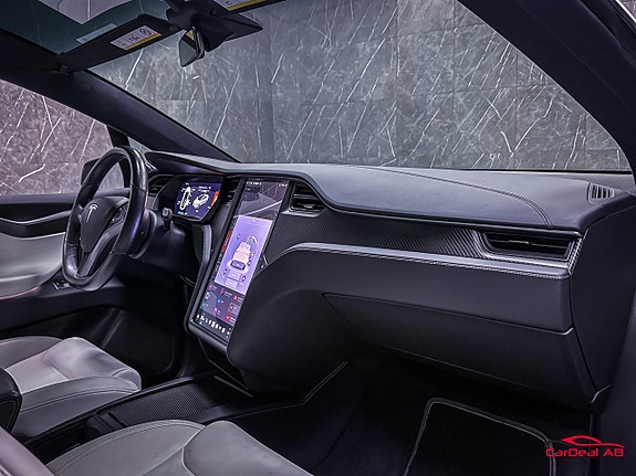 Tesla Model X 13 of 27