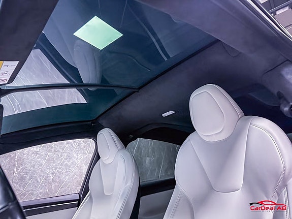 Tesla Model X 21 of 27