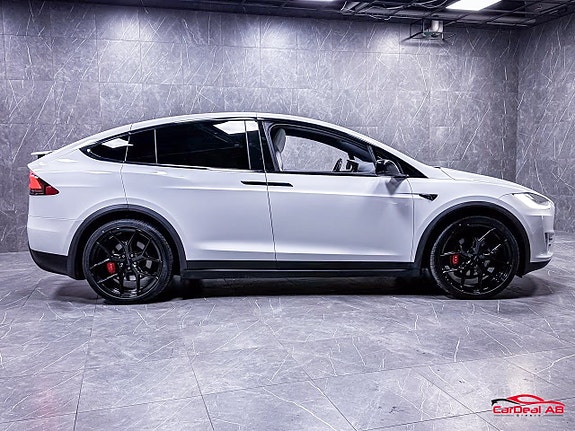 Tesla Model X 8 of 27
