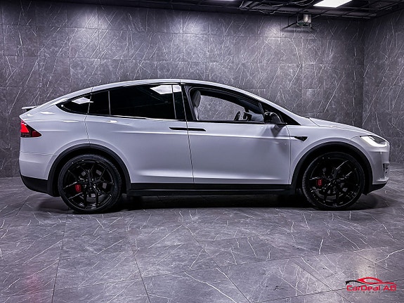 Tesla Model X 9 of 27