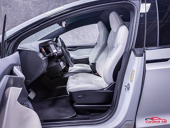 Tesla Model X 10 of 27