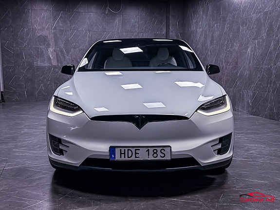 Tesla Model X 3 of 5