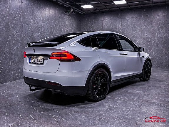 Tesla Model X 8 of 27