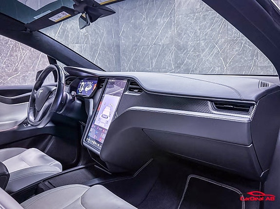 Tesla Model X 13 of 27