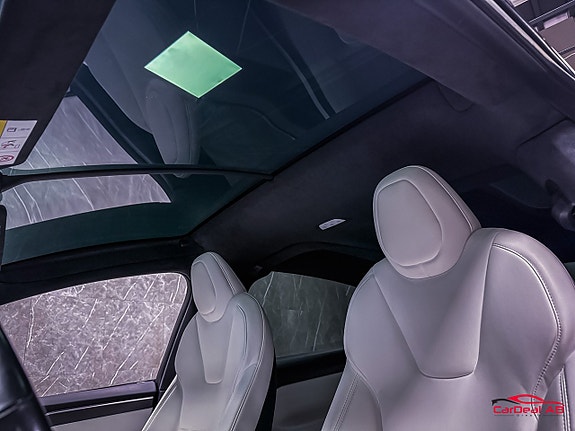 Tesla Model X 25 of 27