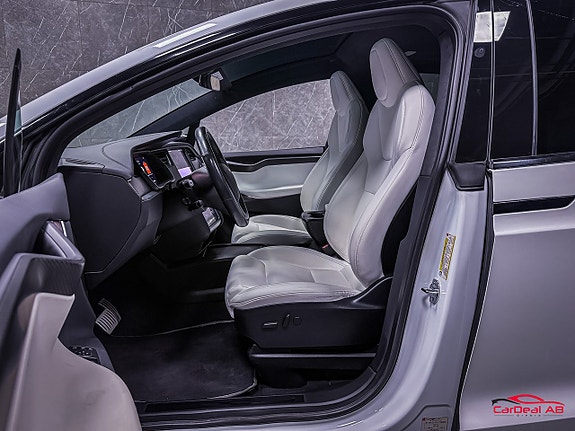 Tesla Model X 10 of 27