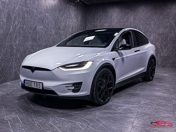 Tesla Model X 4 of 5