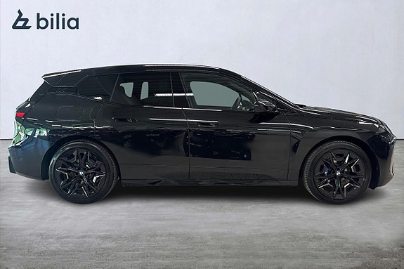 BMW iX 18 of 20