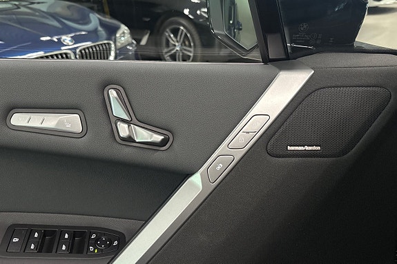 BMW iX 15 of 20